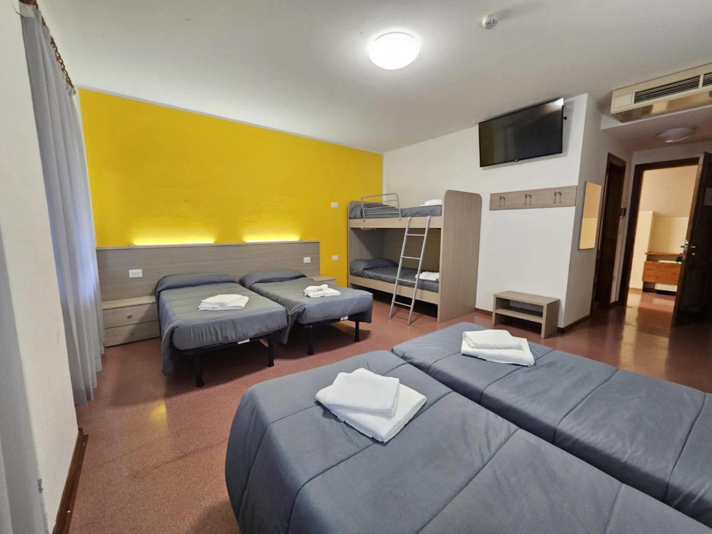 Bella Italia & Efa Village Forni Avoltri Exteriör bild